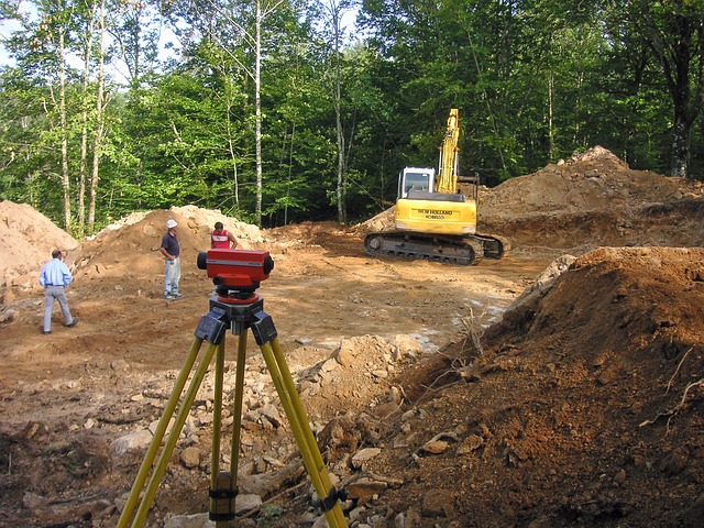 O nível óptico, ou nível topográfico, é utilizado para fazer o nivelamento correto de terreno.